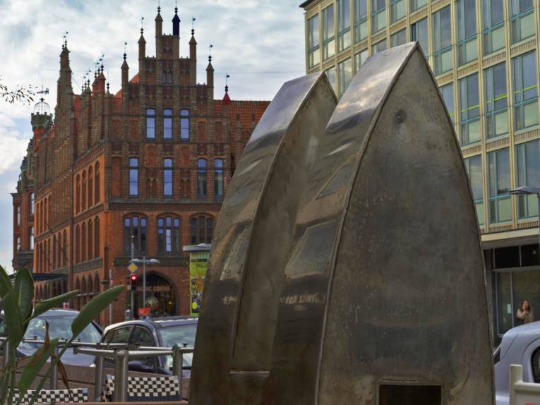 Wolf Gloßner | Cross Tower